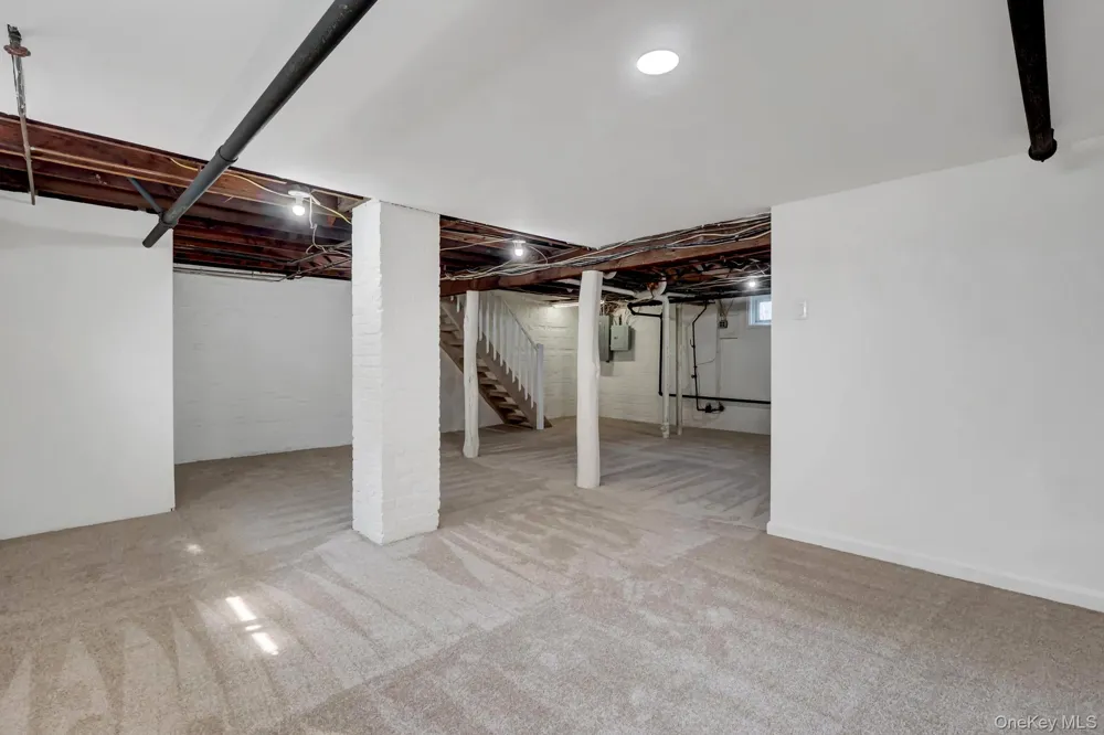 5 Columbia Street Farmingdale, NY 11735