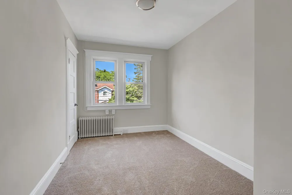 5 Columbia Street Farmingdale, NY 11735