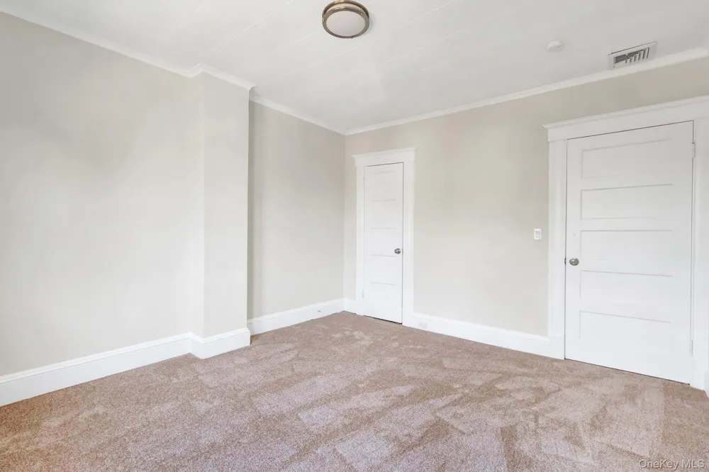 5 Columbia Street Farmingdale, NY 11735