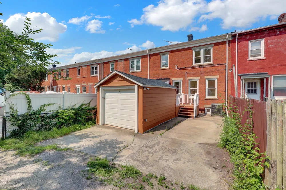 5 Columbia Street Farmingdale, NY 11735