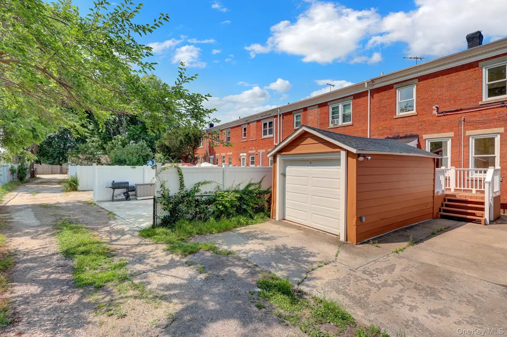 5 Columbia Street Farmingdale, NY 11735