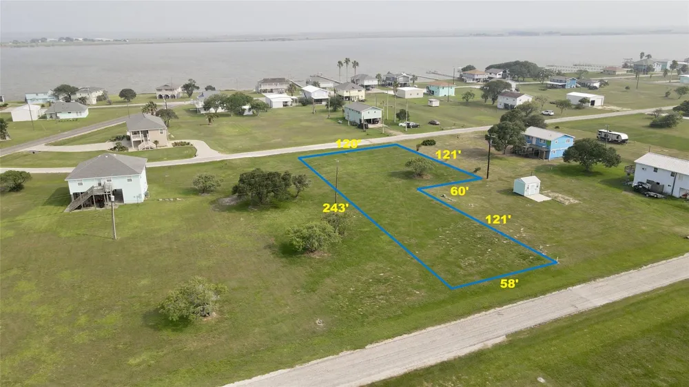 588 Bayview Drive Palacios, TX 77465