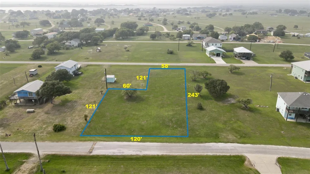 588 Bayview Drive Palacios, TX 77465