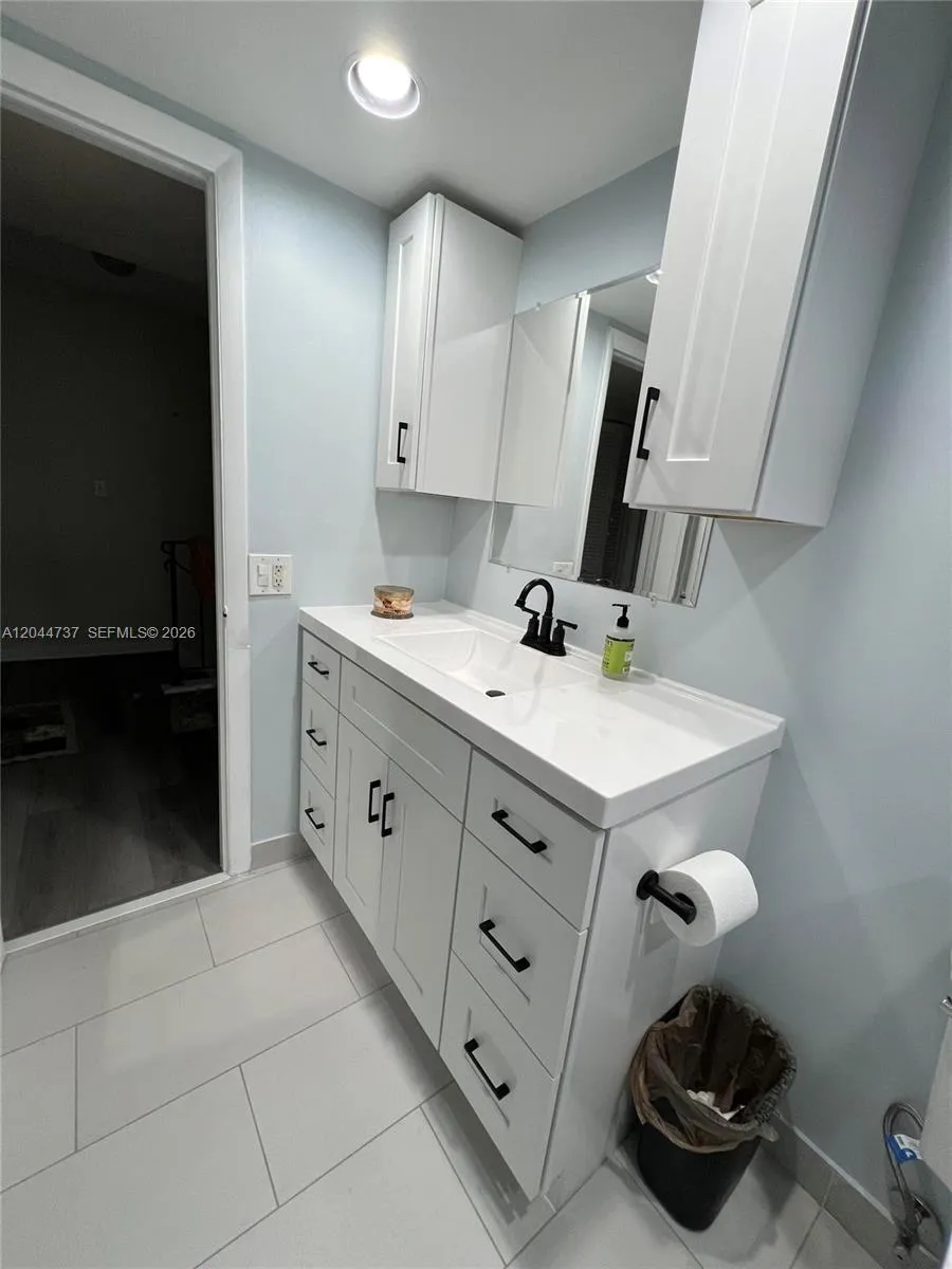 3745 SW 59th Ave #124 Davie, FL 33314