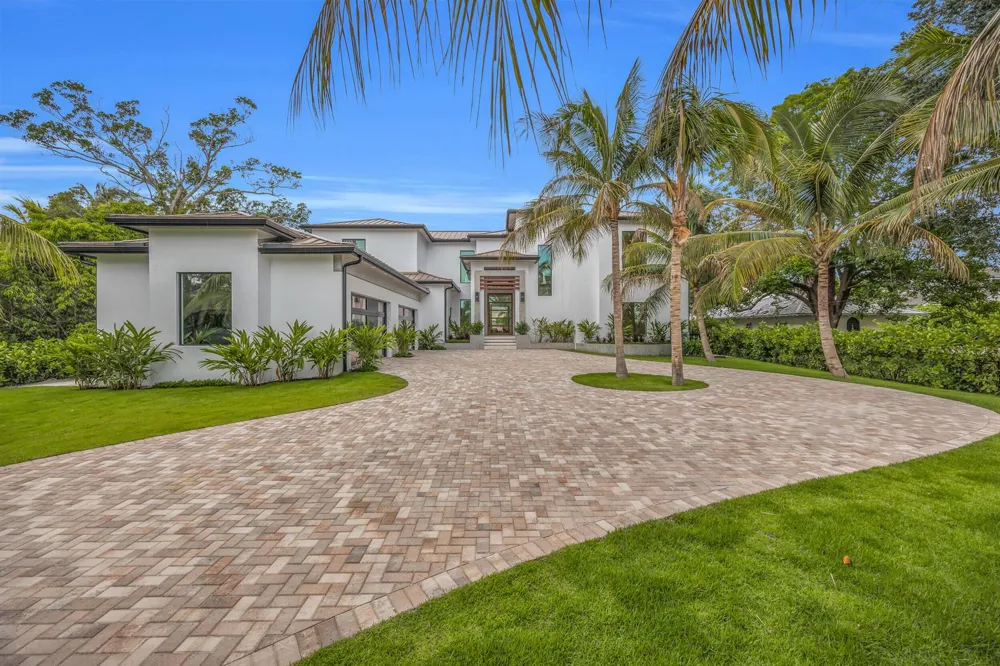 19175 W Riverside Drive Tequesta, FL 33469
