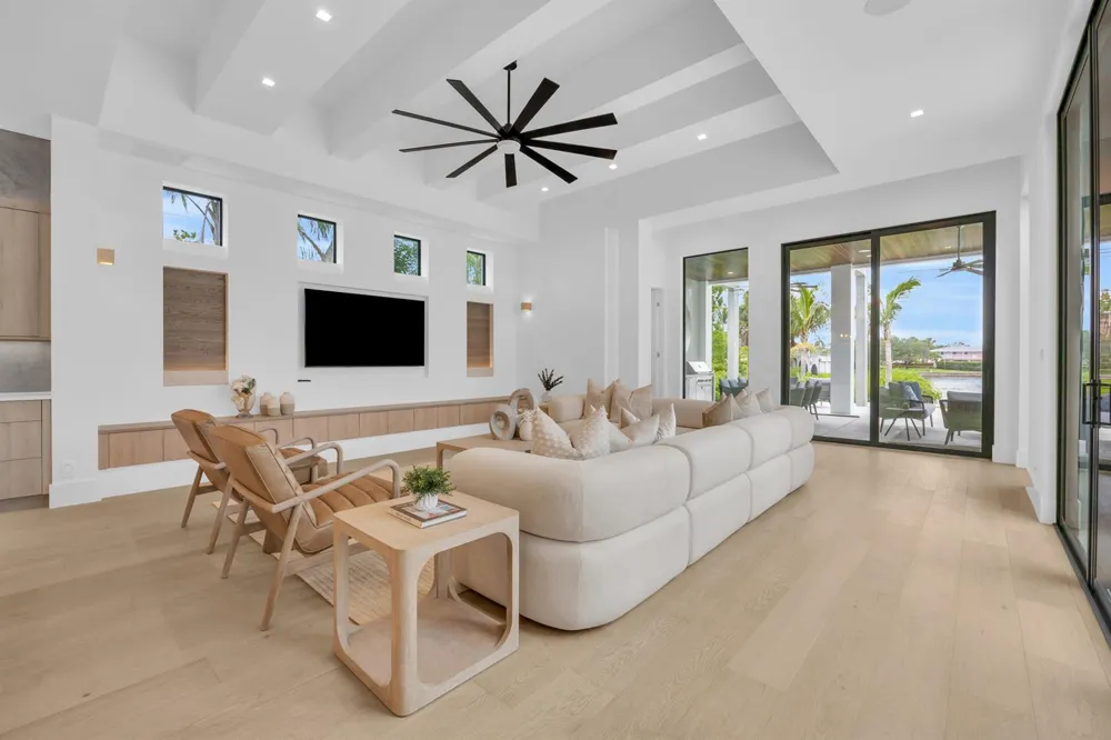 19175 W Riverside Drive Tequesta, FL 33469