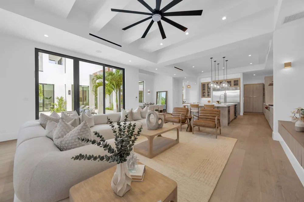 19175 W Riverside Drive Tequesta, FL 33469