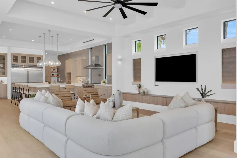 19175 W Riverside Drive Tequesta, FL 33469