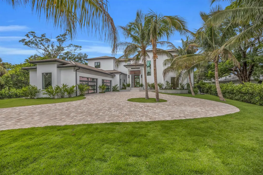 19175 W Riverside Drive Tequesta, FL 33469