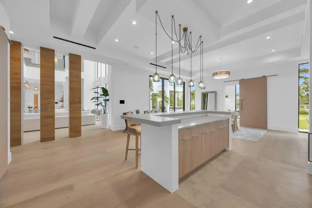 19175 W Riverside Drive Tequesta, FL 33469