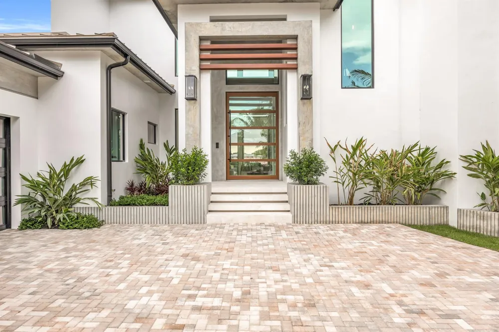 19175 W Riverside Drive Tequesta, FL 33469