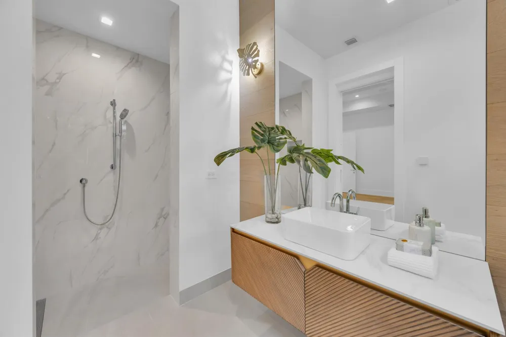 19175 W Riverside Drive Tequesta, FL 33469