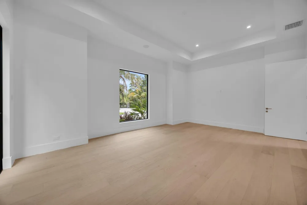 19175 W Riverside Drive Tequesta, FL 33469