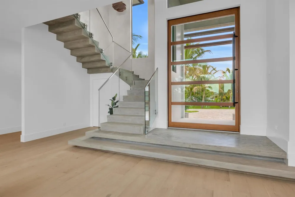 19175 W Riverside Drive Tequesta, FL 33469