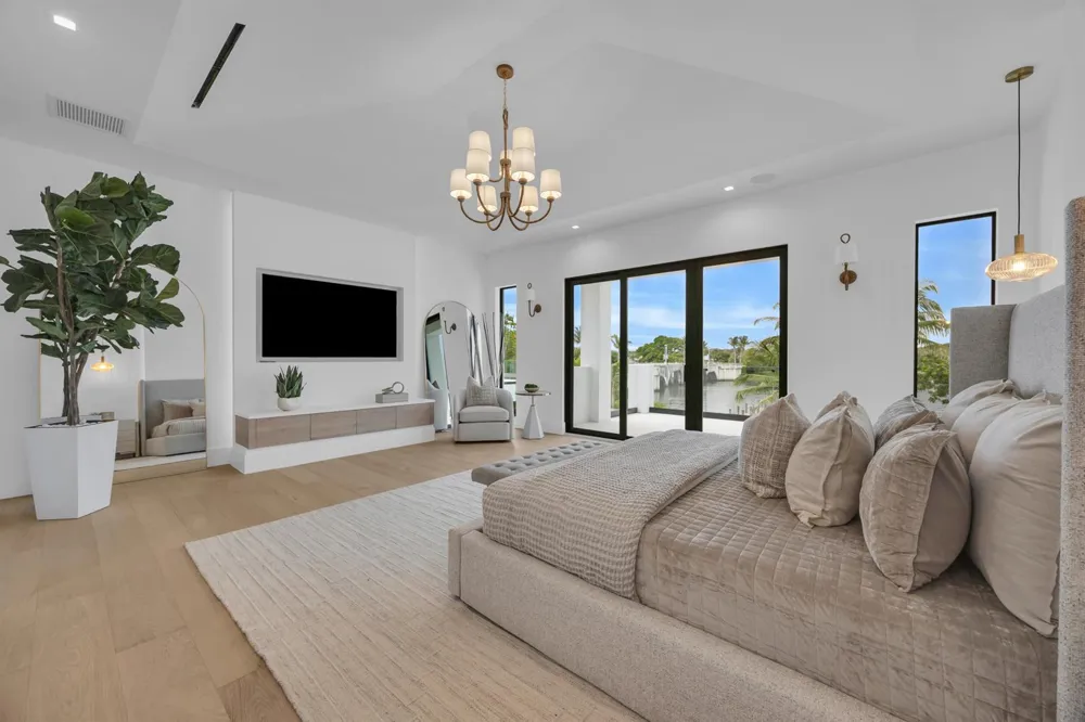 19175 W Riverside Drive Tequesta, FL 33469