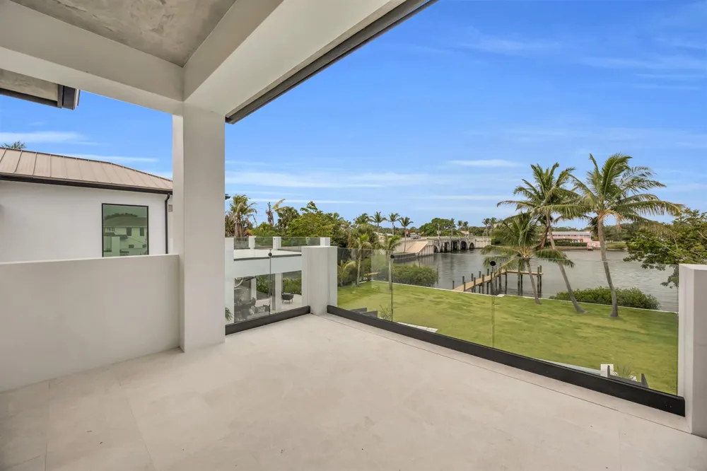 19175 W Riverside Drive Tequesta, FL 33469