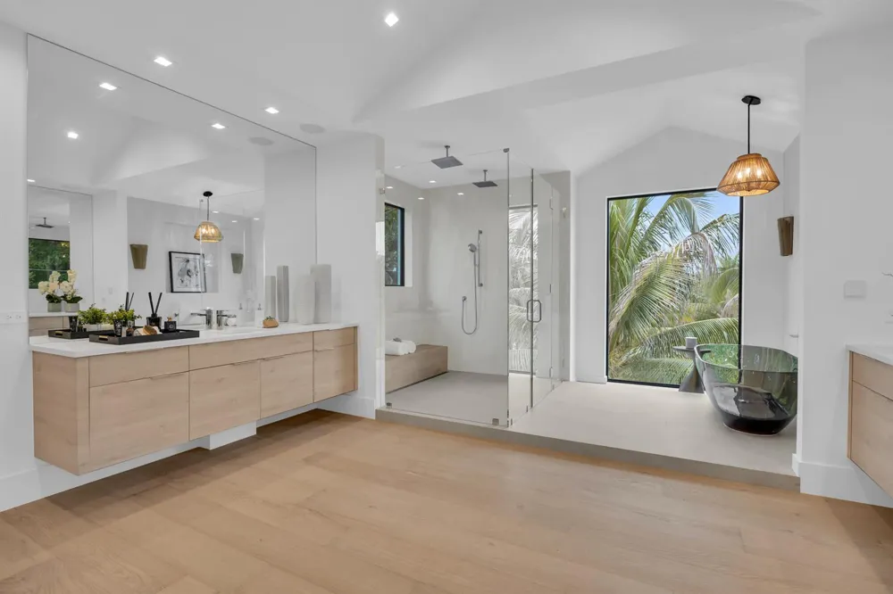 19175 W Riverside Drive Tequesta, FL 33469