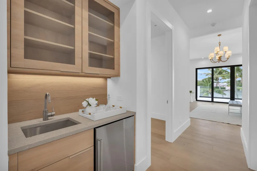 19175 W Riverside Drive Tequesta, FL 33469