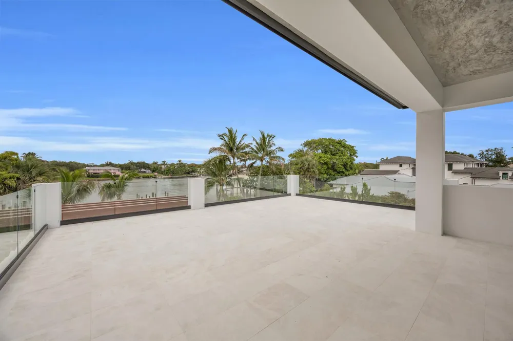 19175 W Riverside Drive Tequesta, FL 33469