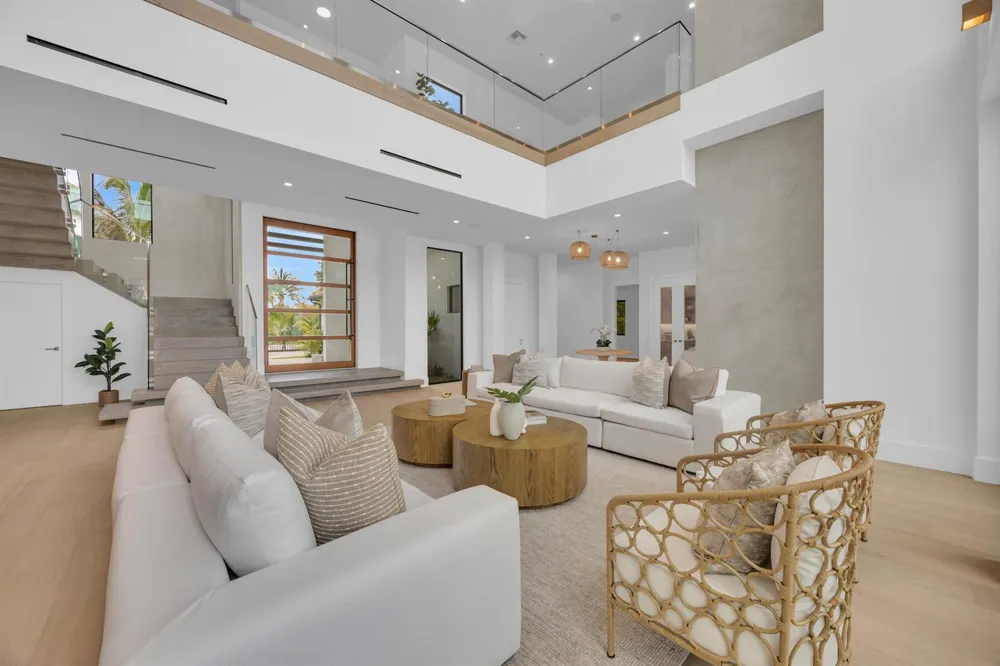 19175 W Riverside Drive Tequesta, FL 33469