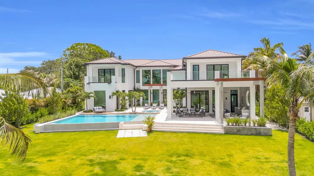 19175 W Riverside Drive Tequesta, FL 33469