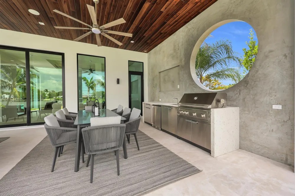 19175 W Riverside Drive Tequesta, FL 33469