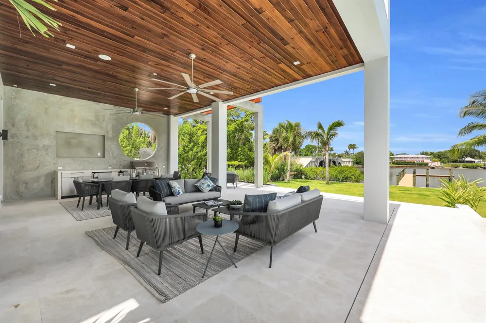 19175 W Riverside Drive Tequesta, FL 33469