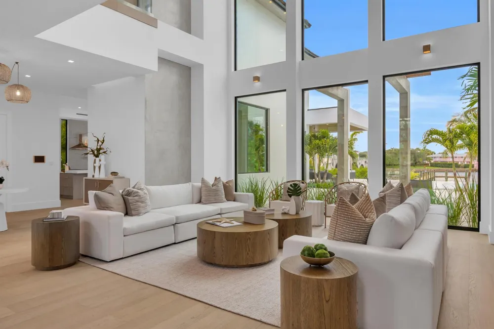 19175 W Riverside Drive Tequesta, FL 33469