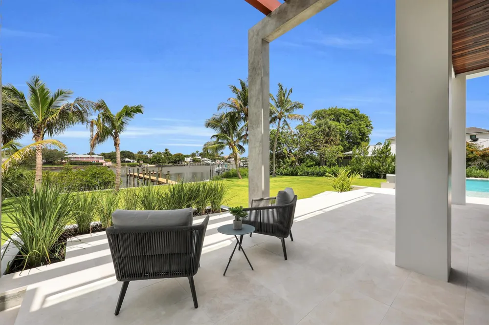 19175 W Riverside Drive Tequesta, FL 33469