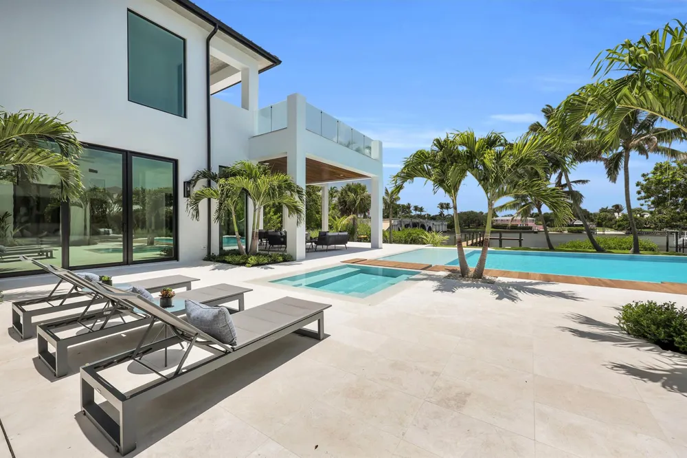 19175 W Riverside Drive Tequesta, FL 33469