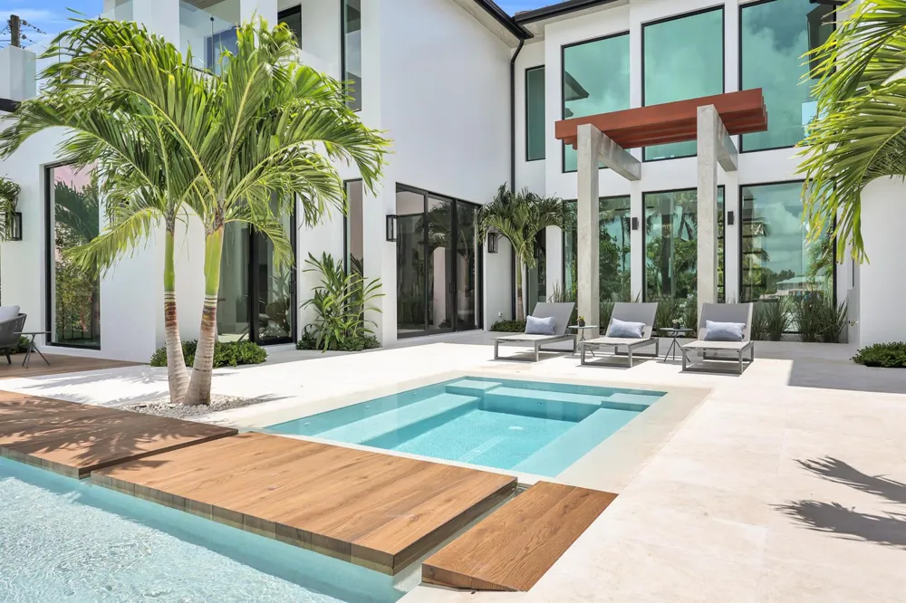 19175 W Riverside Drive Tequesta, FL 33469