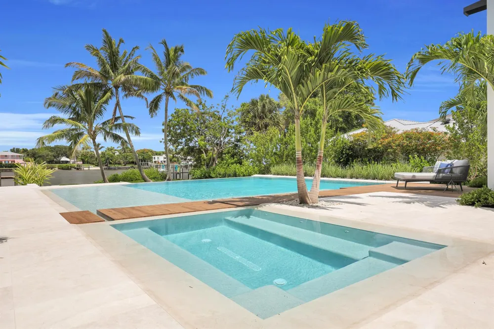 19175 W Riverside Drive Tequesta, FL 33469