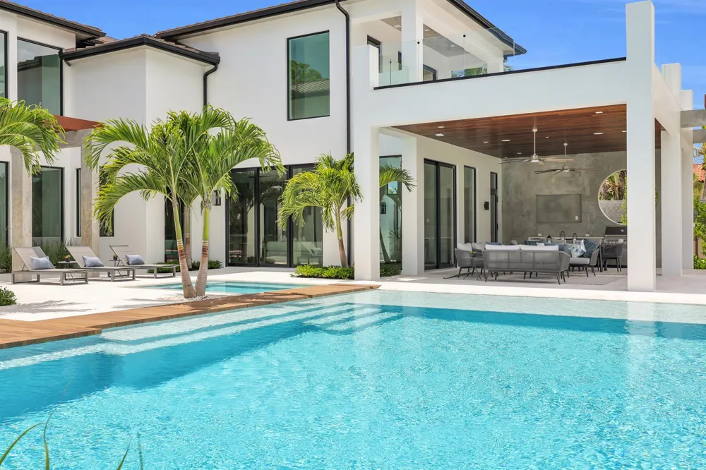 19175 W Riverside Drive Tequesta, FL 33469