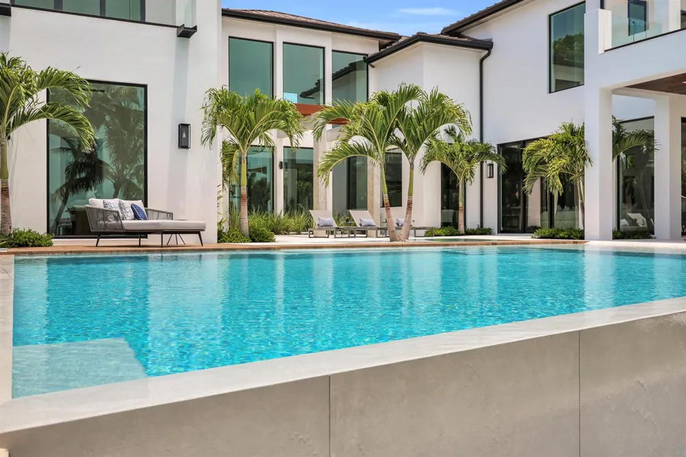 19175 W Riverside Drive Tequesta, FL 33469
