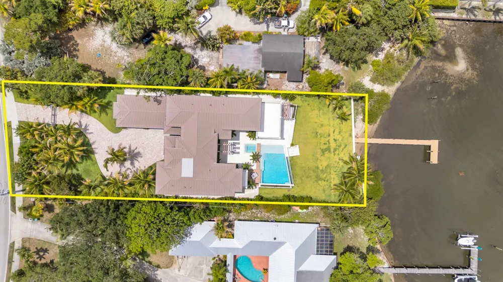 19175 W Riverside Drive Tequesta, FL 33469