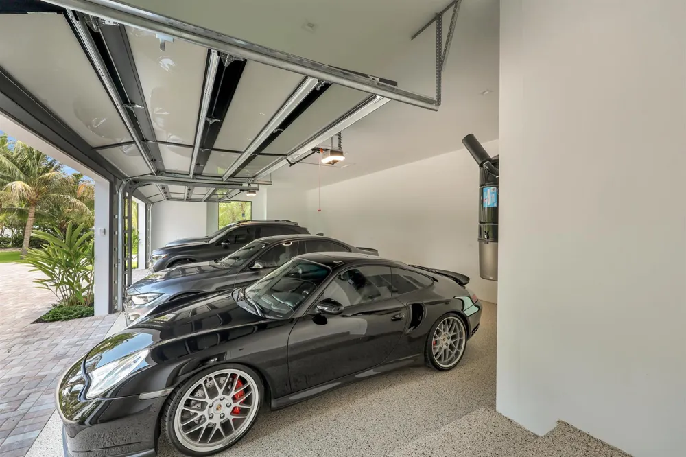 19175 W Riverside Drive Tequesta, FL 33469