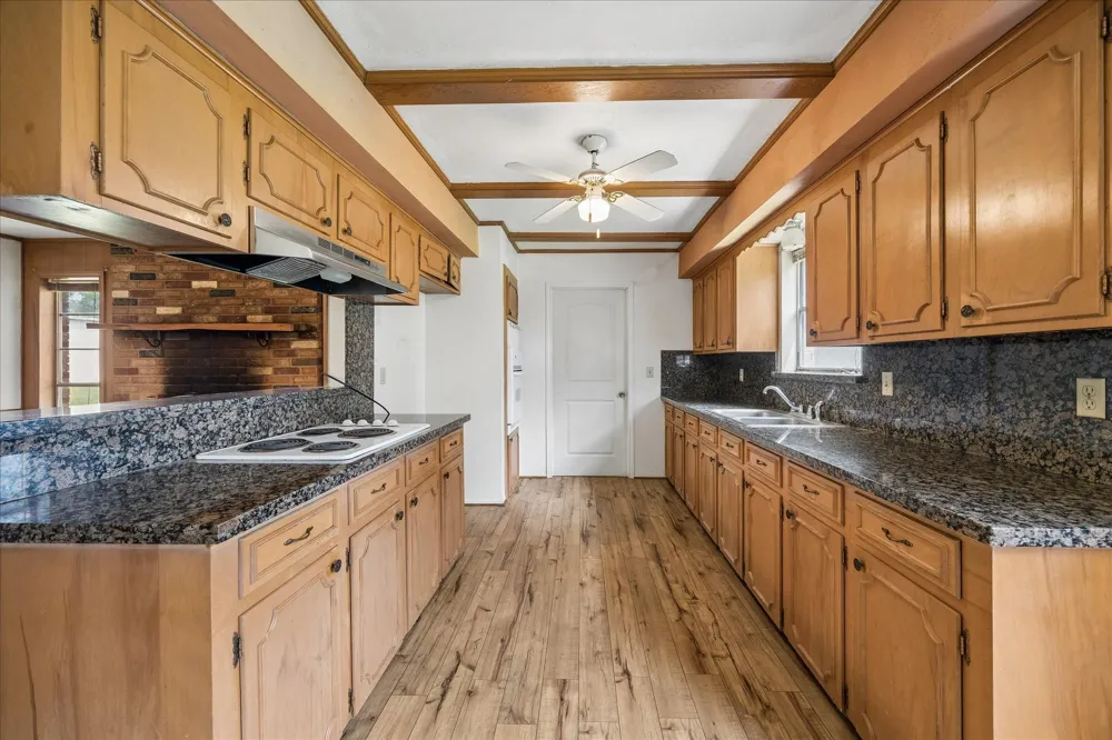 10032 Highway 105 Brenham, TX 77833