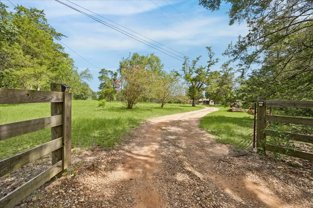 10032 Highway 105 Brenham, TX 77833