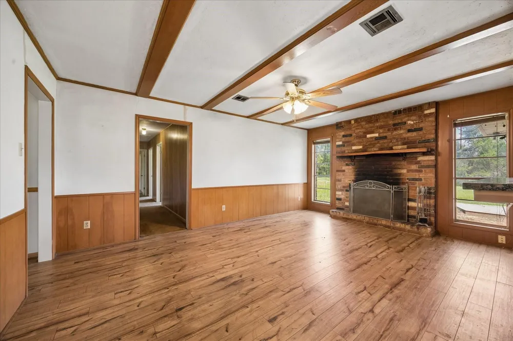 10032 Highway 105 Brenham, TX 77833