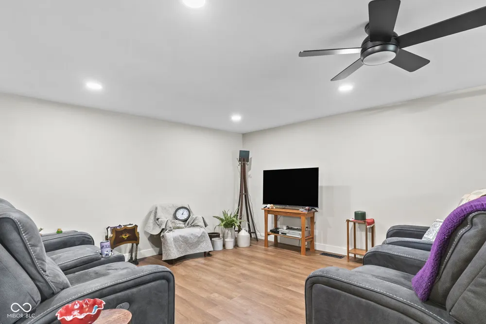 4907 E Lovers Lane Lexington, IN 47138