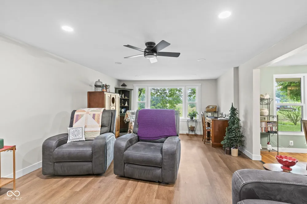 4907 E Lovers Lane Lexington, IN 47138