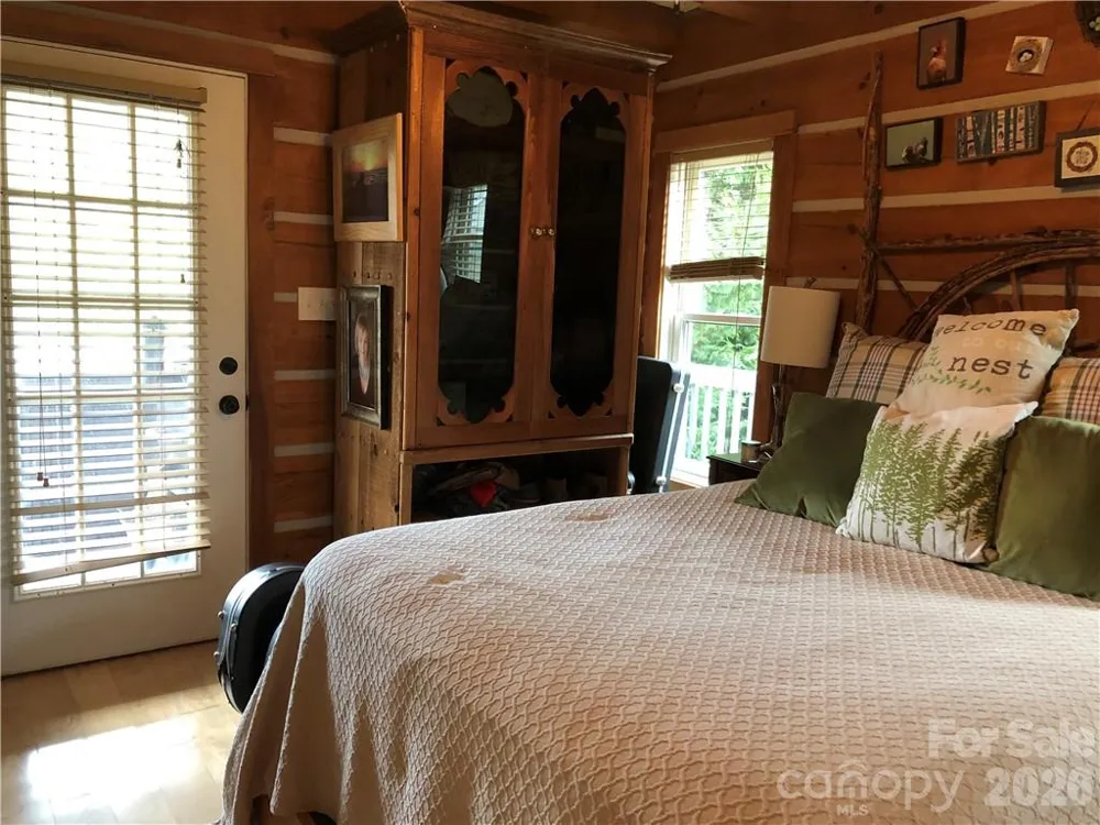 836 Burney Mountain Road Fletcher, NC 28732