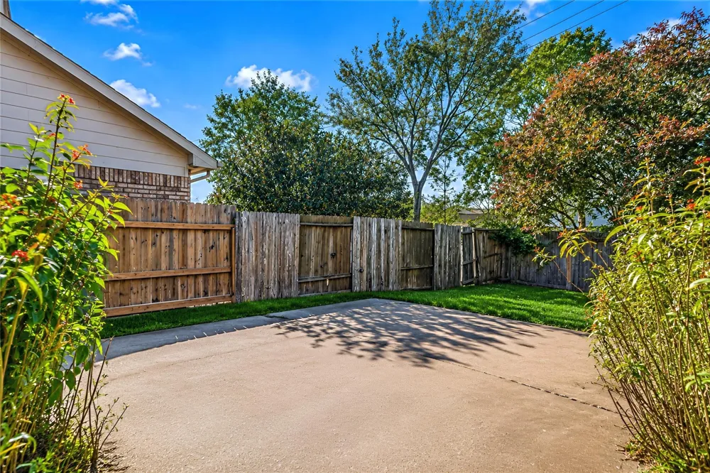 321 Holly Branch Lane Kemah, TX 77565