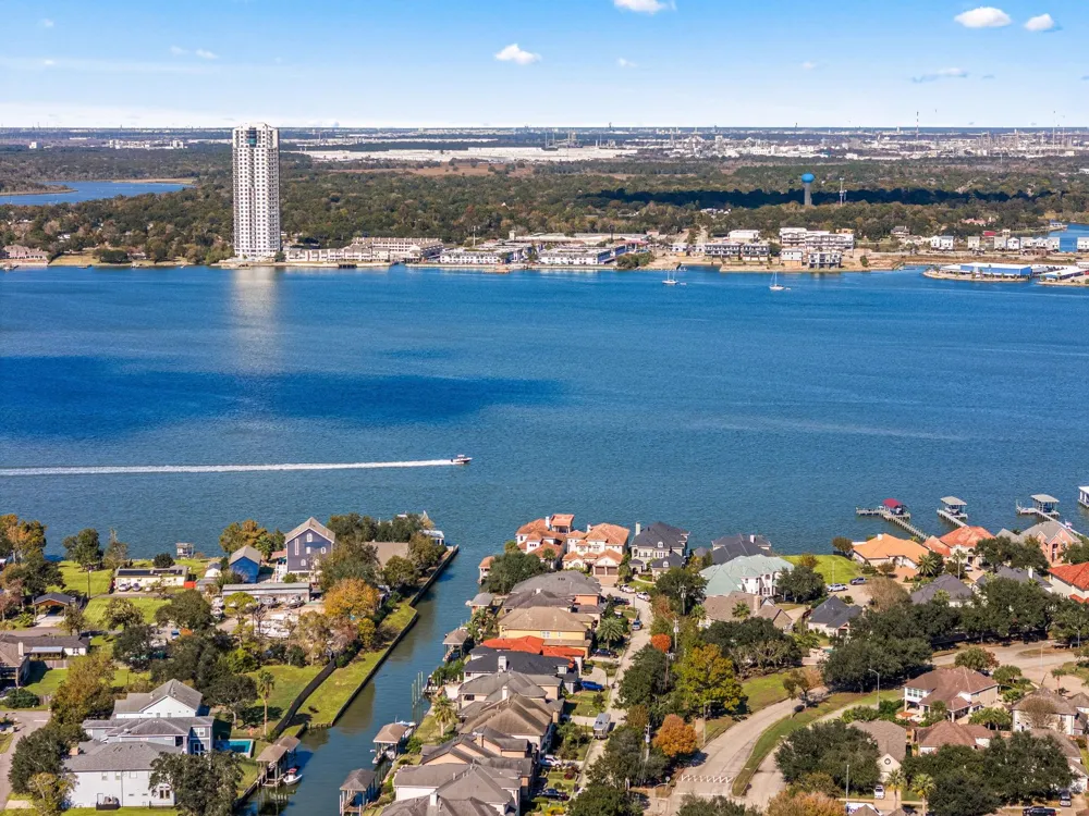 321 Holly Branch Lane Kemah, TX 77565