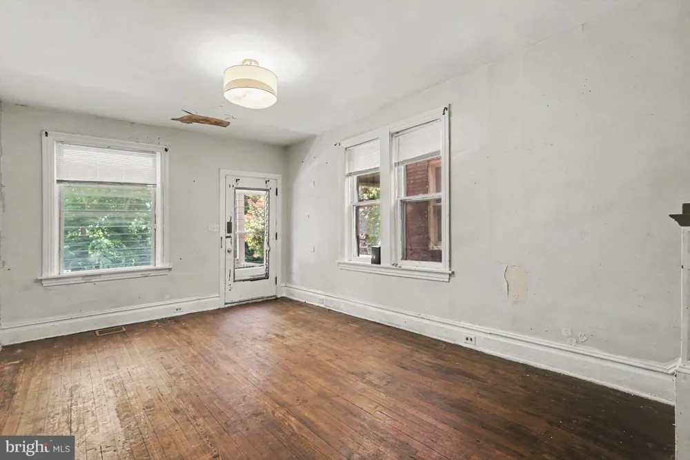 157 ROYAL TERRACE Harrisburg, PA 17103