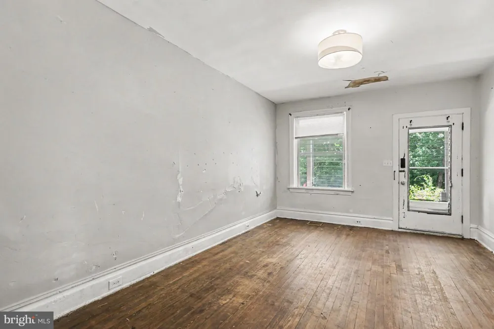157 ROYAL TERRACE Harrisburg, PA 17103