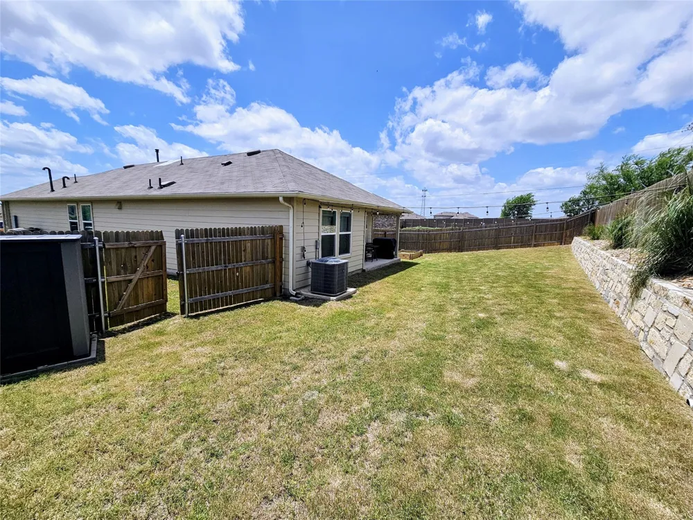 201 Elbow Bush Cove Kyle, TX 78640