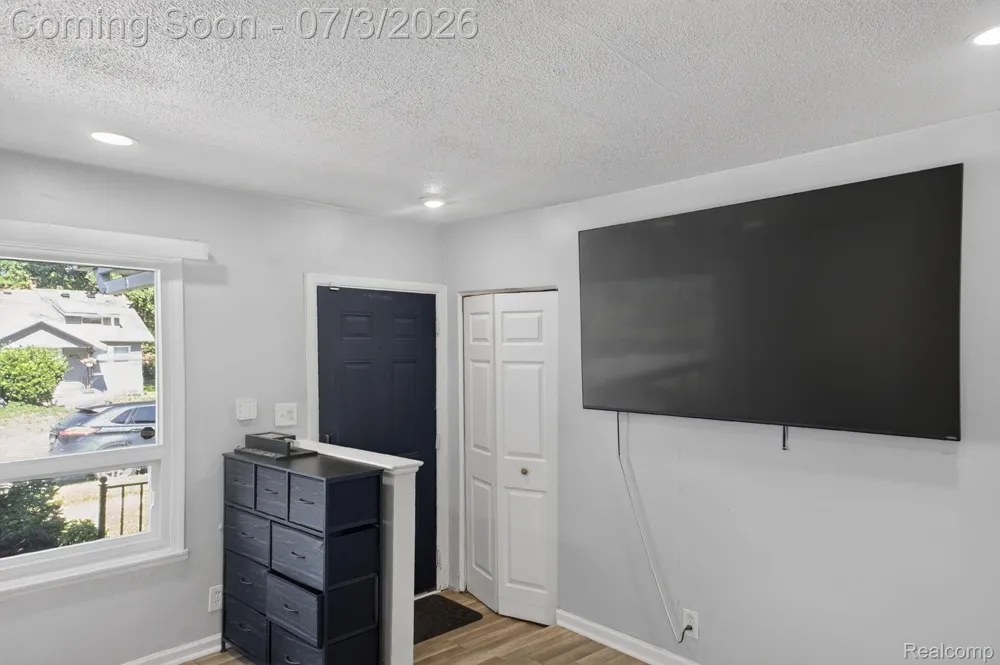 21326 Ithaca Avenue Royal Oak Charter Township, MI 48220