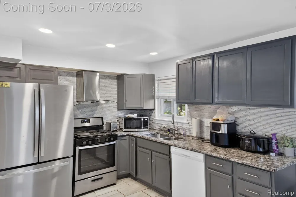 21326 Ithaca Avenue Royal Oak Charter Township, MI 48220