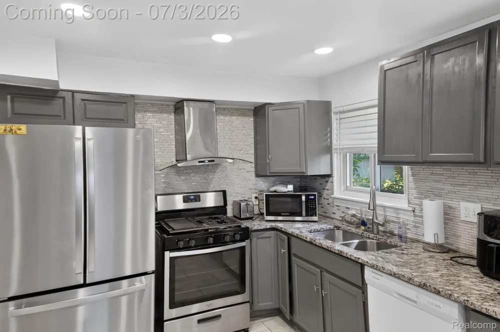21326 Ithaca Avenue Royal Oak Charter Township, MI 48220